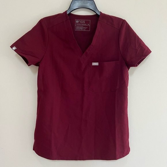 FIGS Women's Catarina One-Pocket Racing Scrub Top in Burgundy, size XS - Picture 2 of 4